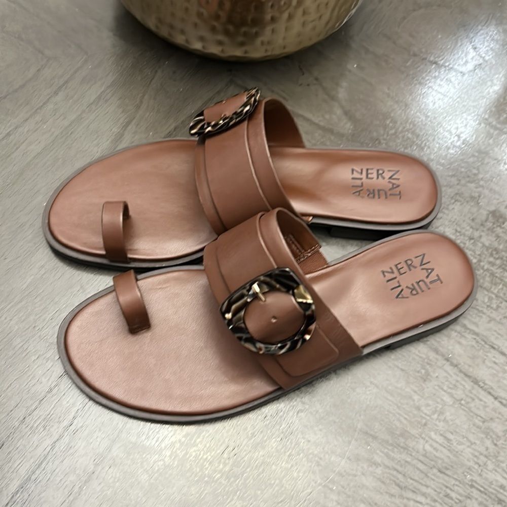 Naturalizer Finola Leather Buckle Detail Toe Loop Thong Sandals - Picture 9 of 11